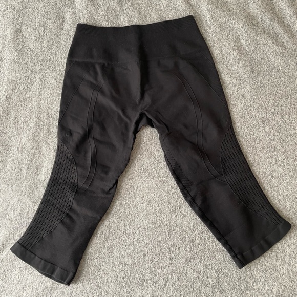 Cropped lululemon leggings - Picture 3 of 4